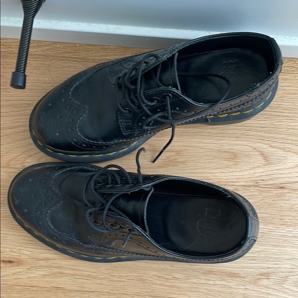 Dr. Martens 3989 YELLOW STITCH SMOOTH LEATHER BROGUE SHOES - Picture 5 of 5